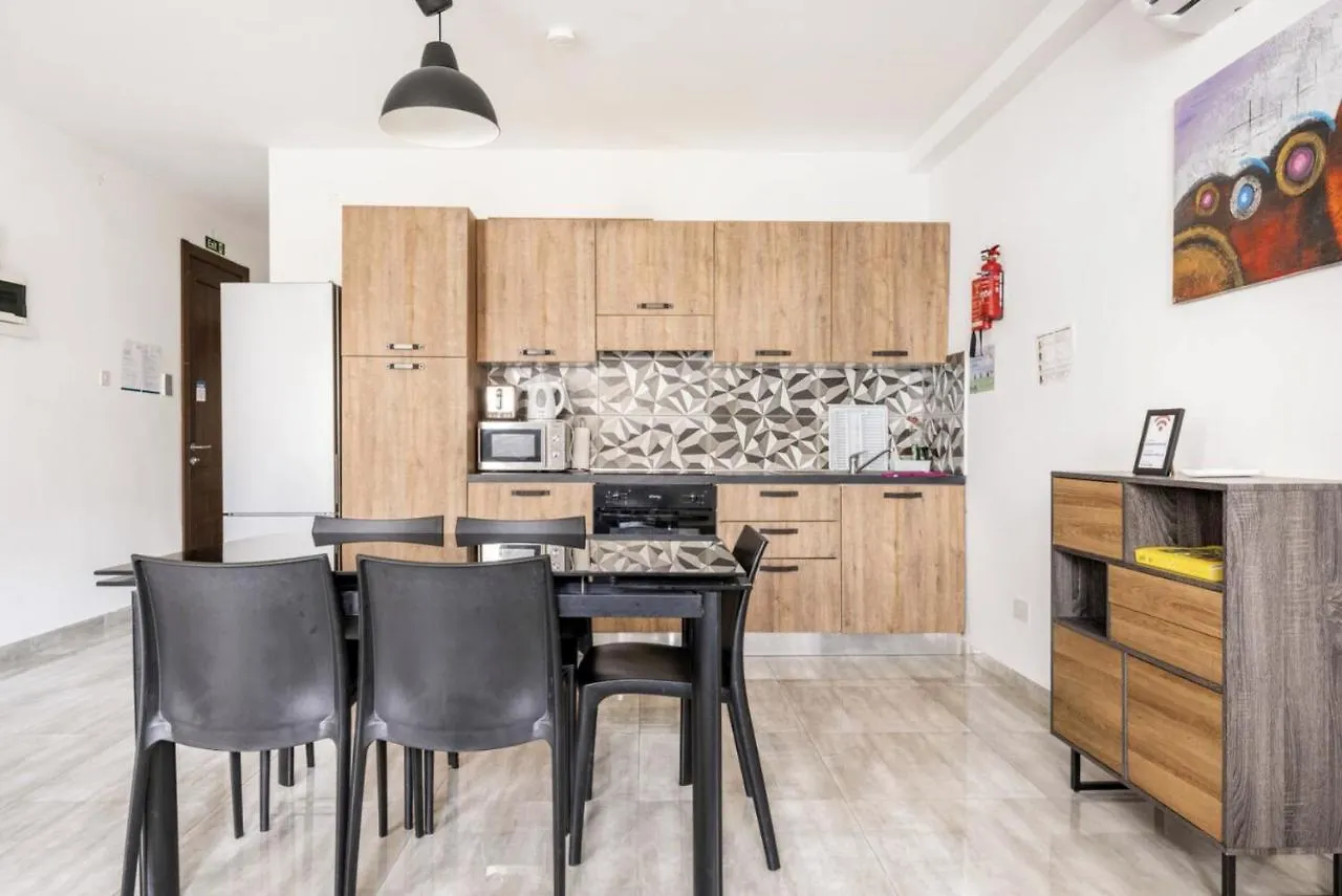 F8 Room 3, Private Room Two Single Beds Shared Bathroom In Shared Flat Msida Malta