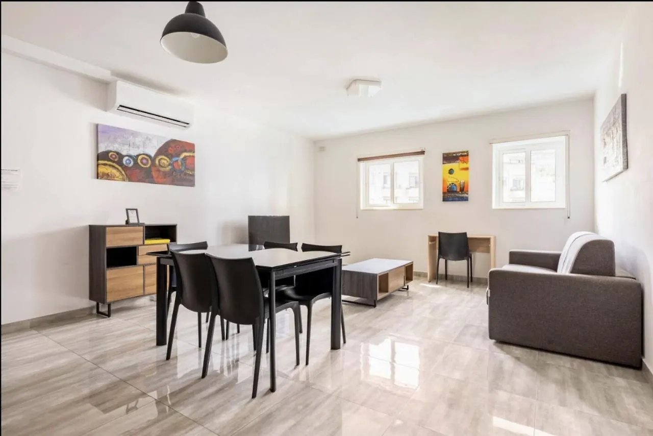 F8 Room 3, Private Room Two Single Beds Shared Bathroom In Shared Flat Msida 0*,  Malta