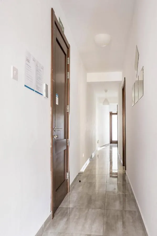 Kwatera prywatna F8 Room 3, Private Room Two Single Beds Shared Bathroom In Shared Flat Msida