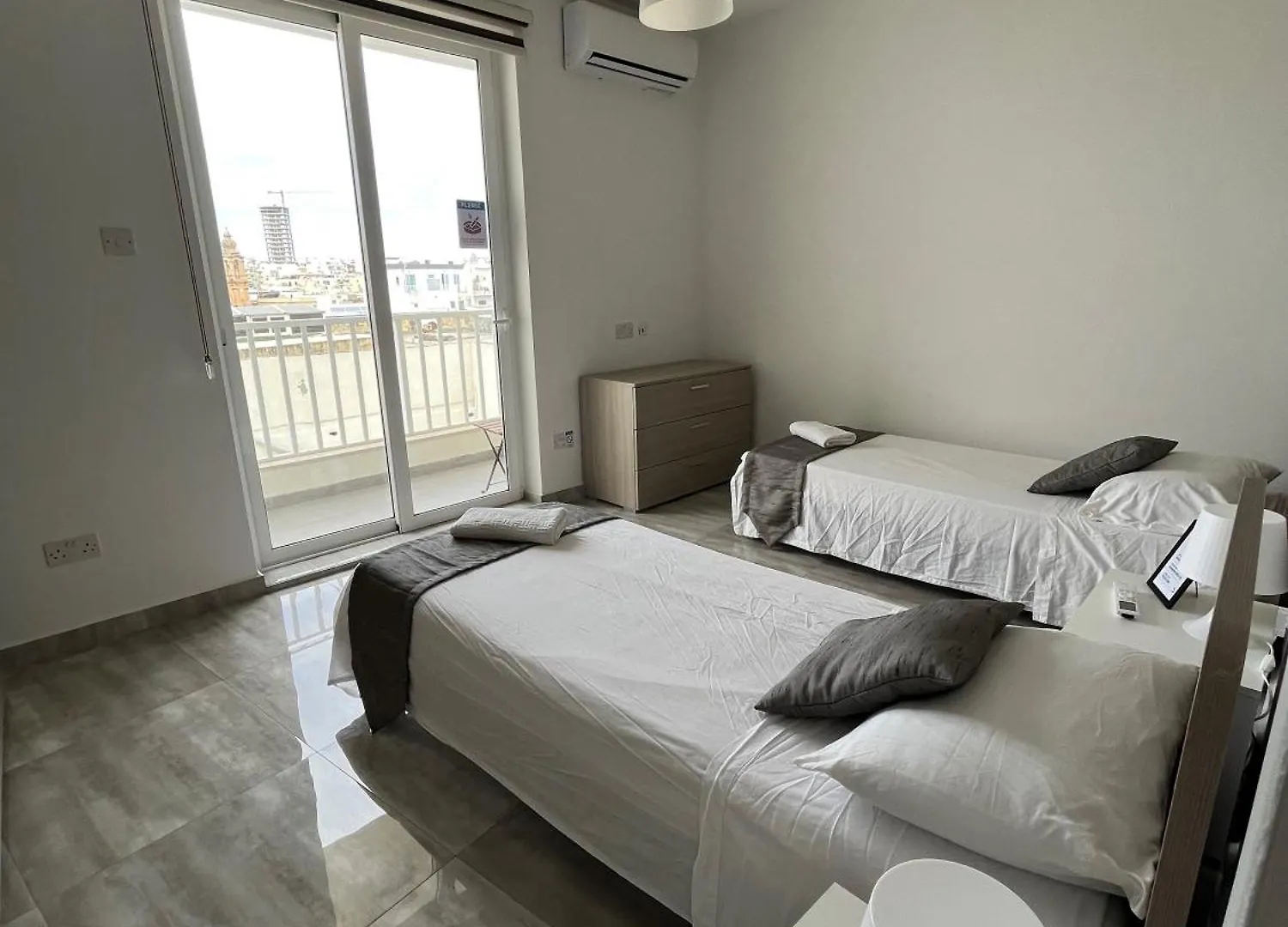 F8 Room 3, Private Room Two Single Beds Shared Bathroom In Shared Flat Msida